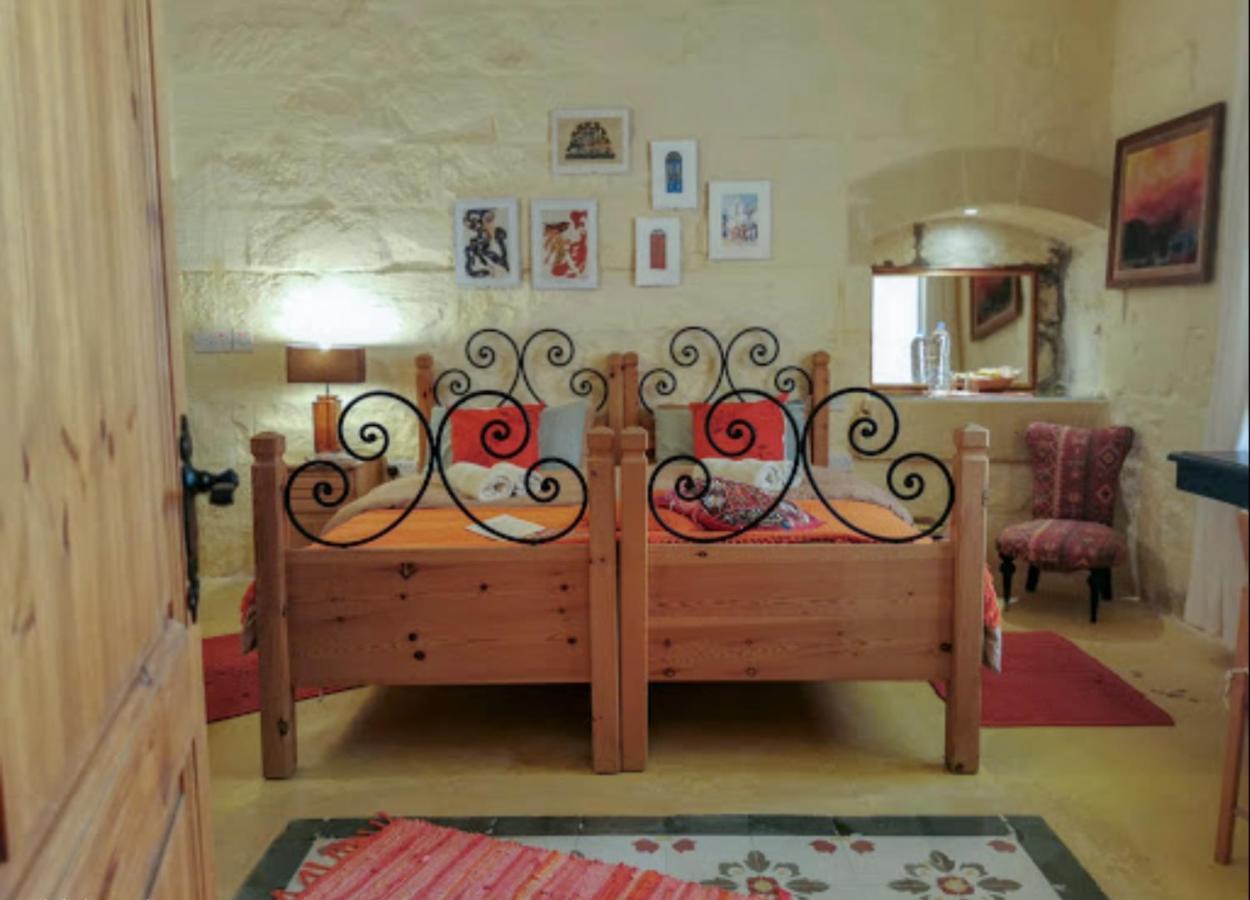 Peaceful Farmhouse Stay With Cozy Yard Għarb Exterior foto